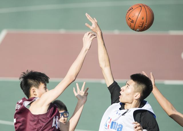 5月4日，抗战电影《香港大营救》将在爱奇艺和全国各大院线同步跟观众见面，成为今年线上线下完全同步的大制作商业影片